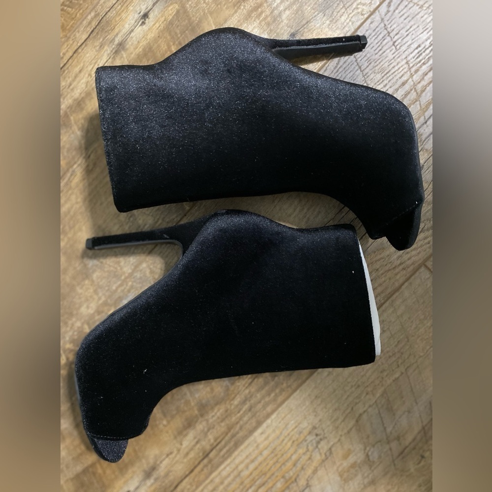 Just Fab Black Velvet Ankle Booties Women’s Size 6